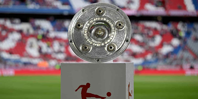 Chiếc đĩa bạc Bundesliga được làm vào năm 1949 và được dùng đến hiện tại